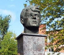 Памятник Есенину в Иваново