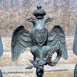 Орел на ограде Александрийской колонны
